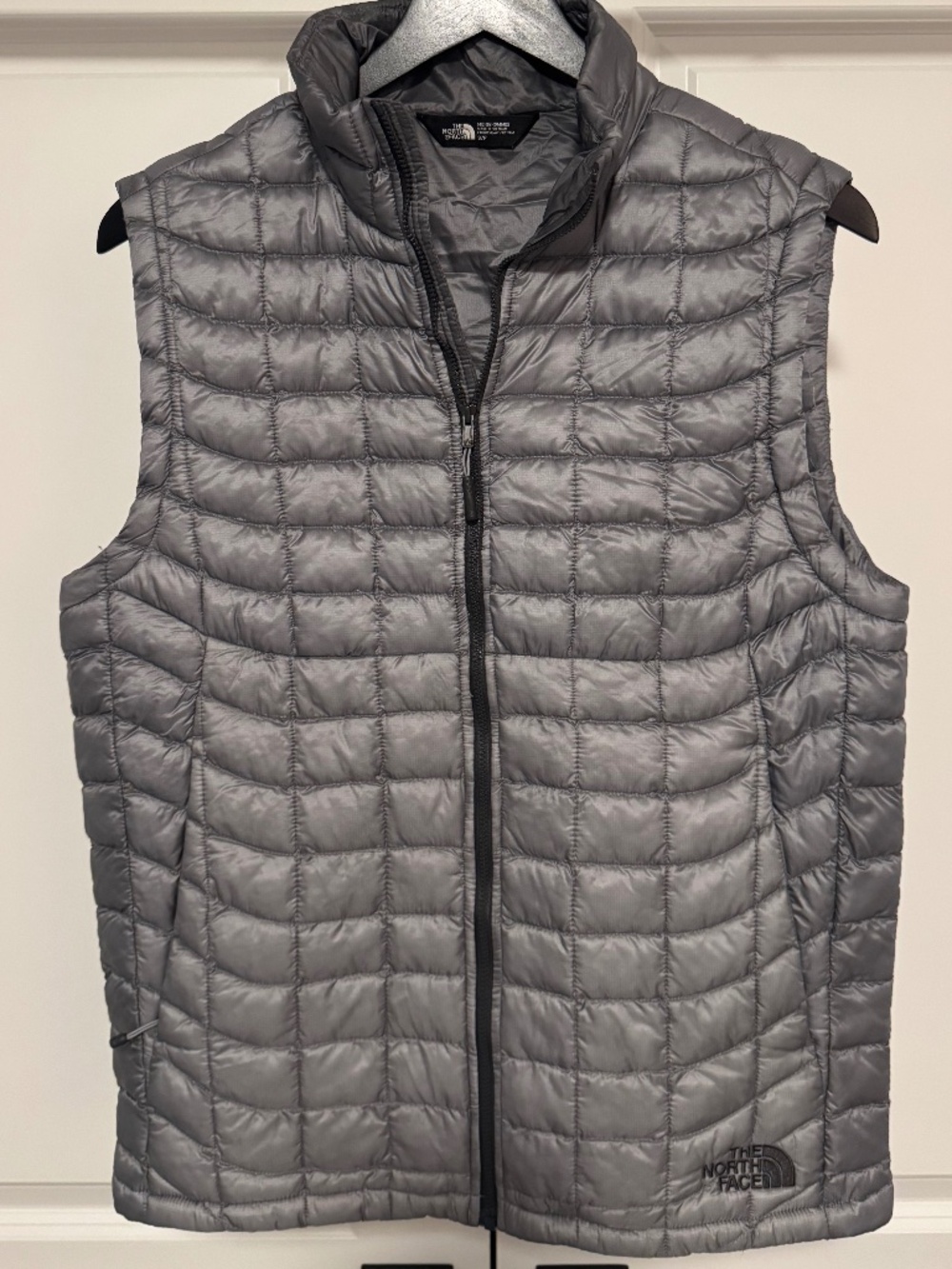 The North Face ThermoBall Trekker Vest Mens Small Gray Lightweight Puffer